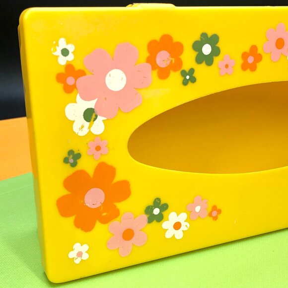 Vintage 60s Flower Power Tissue Box Cover: Yellow Hard Plastic - Groovy Bathroom - Picture 3 of 13